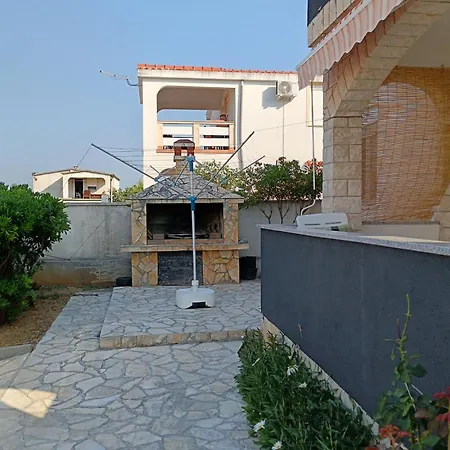 With Parking Space - Lozice, - 25367 Apartmán