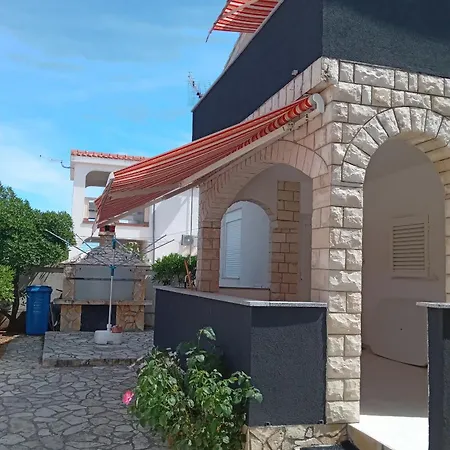 Apartmán With Parking Space - Lozice, - 25367