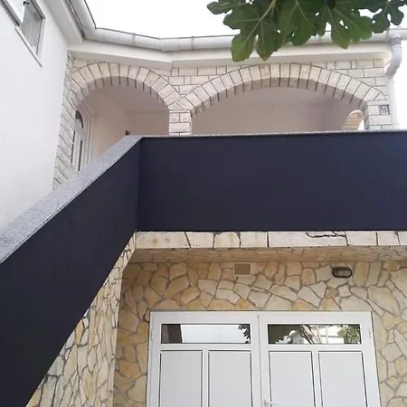 Apartmán With Parking Space - Lozice, - 25367