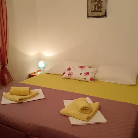 Apartmán With Parking Space - Lozice, - 25367 *