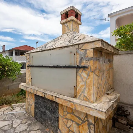 With Parking Space - Lozice, - 25367 Apartmán