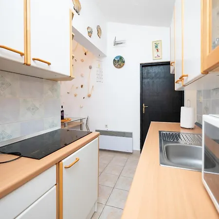 With Parking Space - Lozice, - 25367 Apartmán